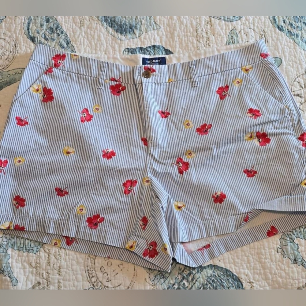 Old Navy Floral Shorts Size 18 Plus